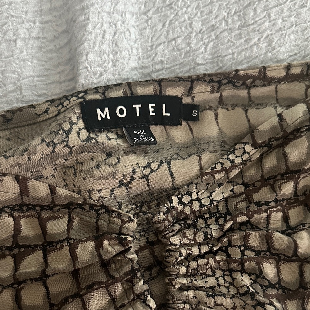 Motel Rocks Beige Snake Print Crop Top - Picture 2 of 4